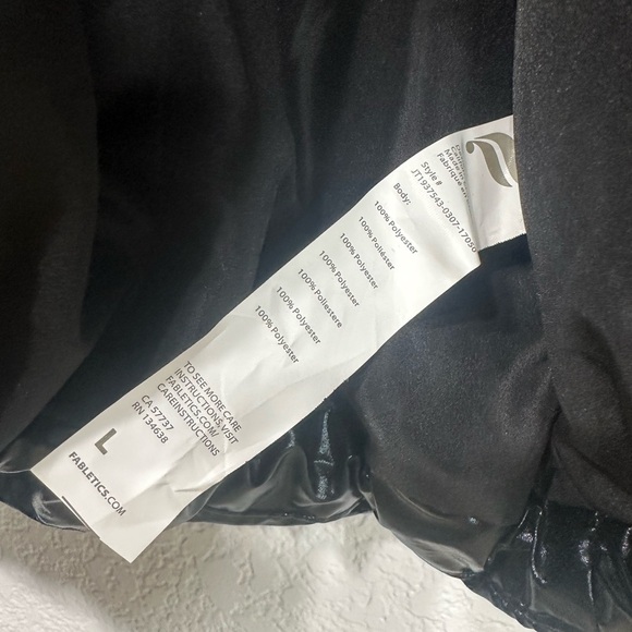 Black Cropped Puffer Jacket Women’s Size Large - Picture 8 of 8